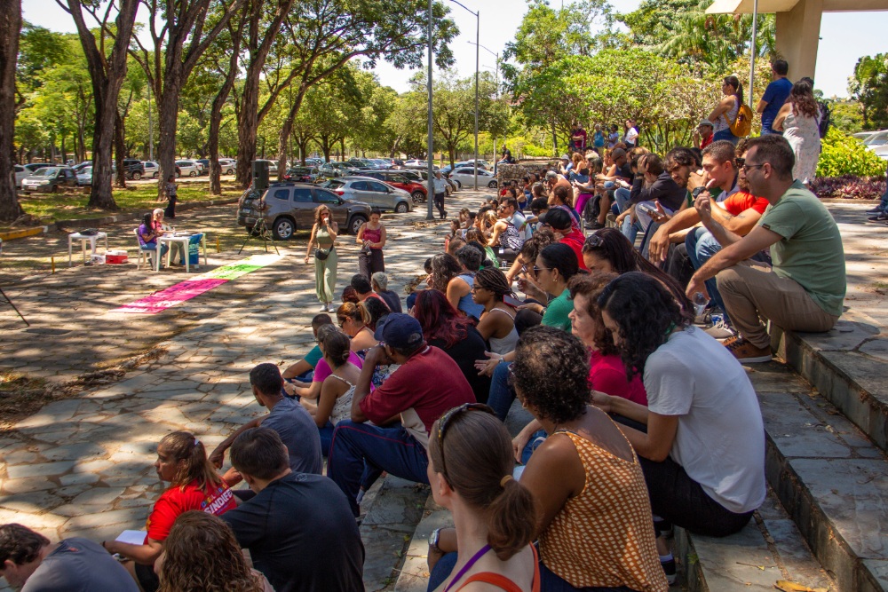 Técnico-Administrativos em Educação paralisam atividades pela LOA 2025 e pelo cumprimento integral do acordo de greve 2