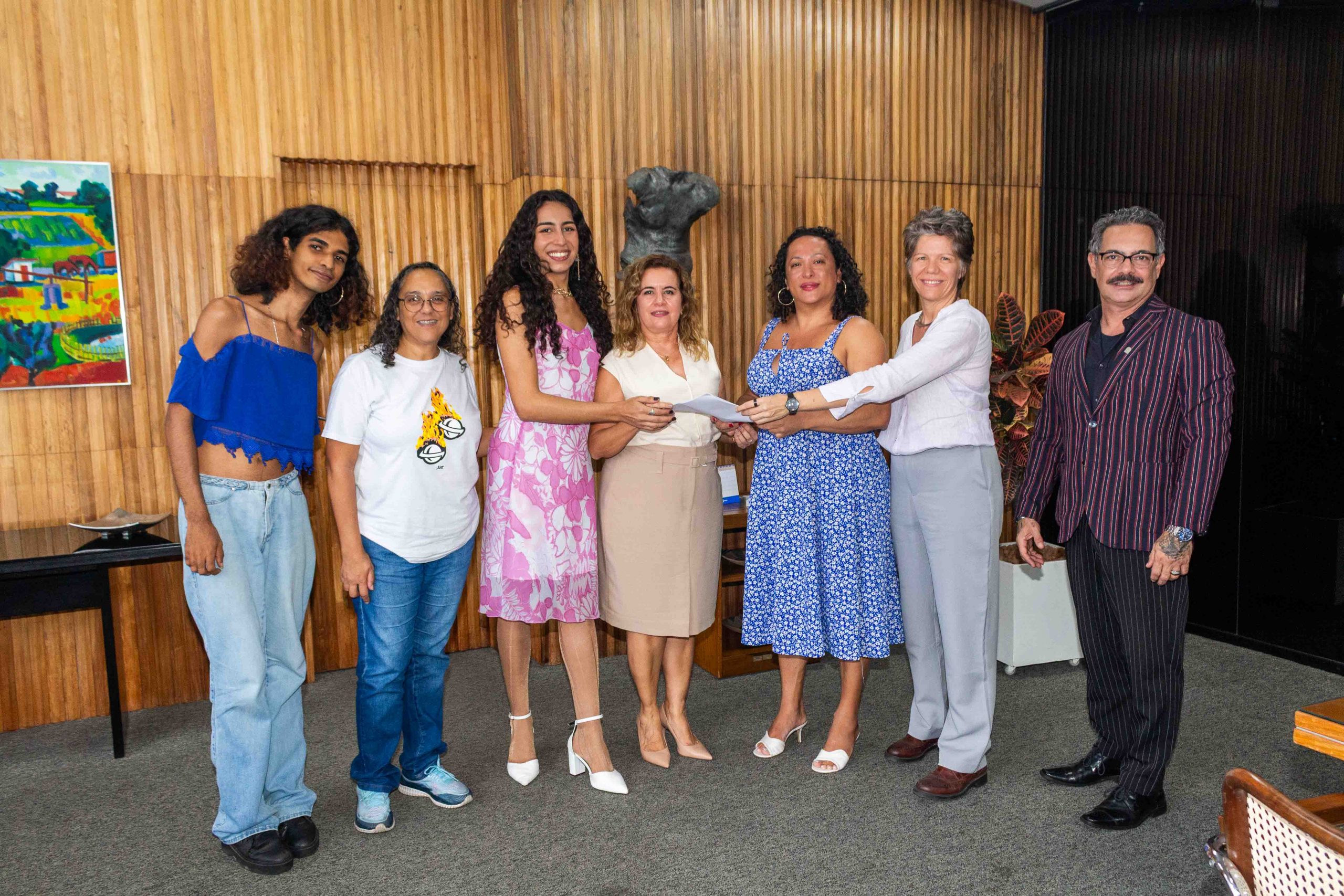 Comissão Permanente de Diversidade e Gênero da UFMG entrega proposta de criação de cotas para pessoas trans na graduação e pós-graduação à Reitora 1