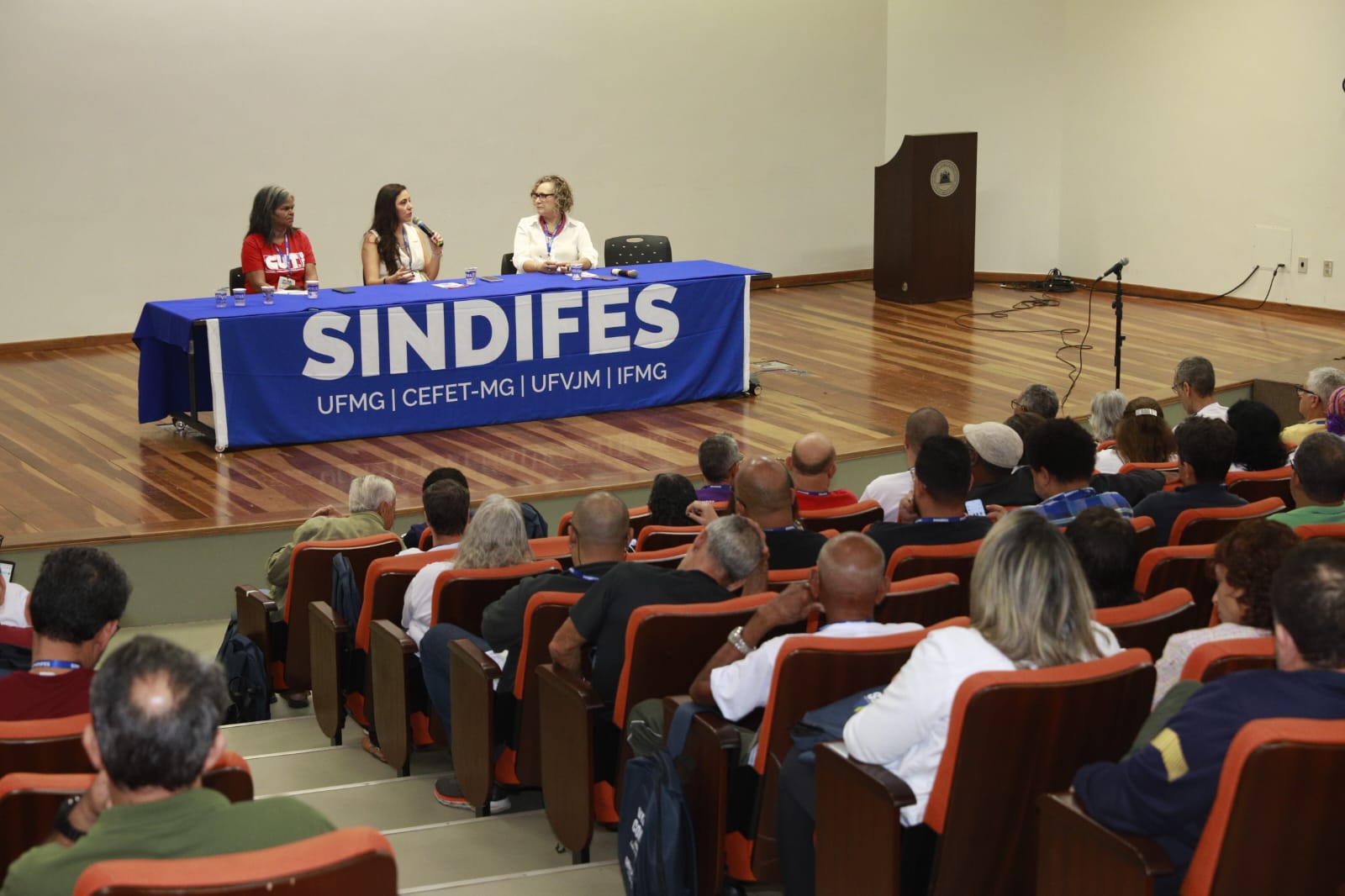 Primeiro dia do VIII é marcado por debate sobre Democracia e apresentação do livro "30 anos do SINDIFES: um lugar-refúgio para a memória" 2