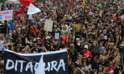 Manifestantes ocupam as ruas de Belo Horizonte em repúdio ao golpe militar de 64 5