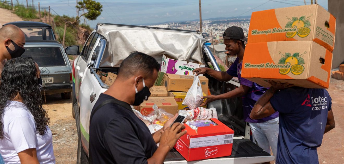Campanha de Solidariedade do SINDIFES doa alimentos para Ceia de Natal de 300 famílias em vulnerabilidade da Ocupação Terra Nossa 1