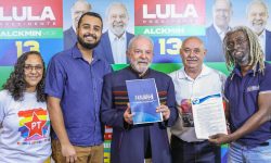 FASUBRA Sindical entrega Plataforma Programática e Eleitoral ao candidato Lula 2
