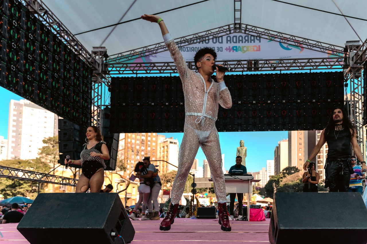Parada LGBTQIAPN+ leva milhares de pessoas para as ruas de Belo Horizonte em Ato de Orgulho e Resistência 5