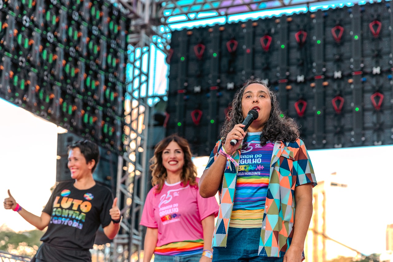 Parada LGBTQIAPN+ leva milhares de pessoas para as ruas de Belo Horizonte em Ato de Orgulho e Resistência 3