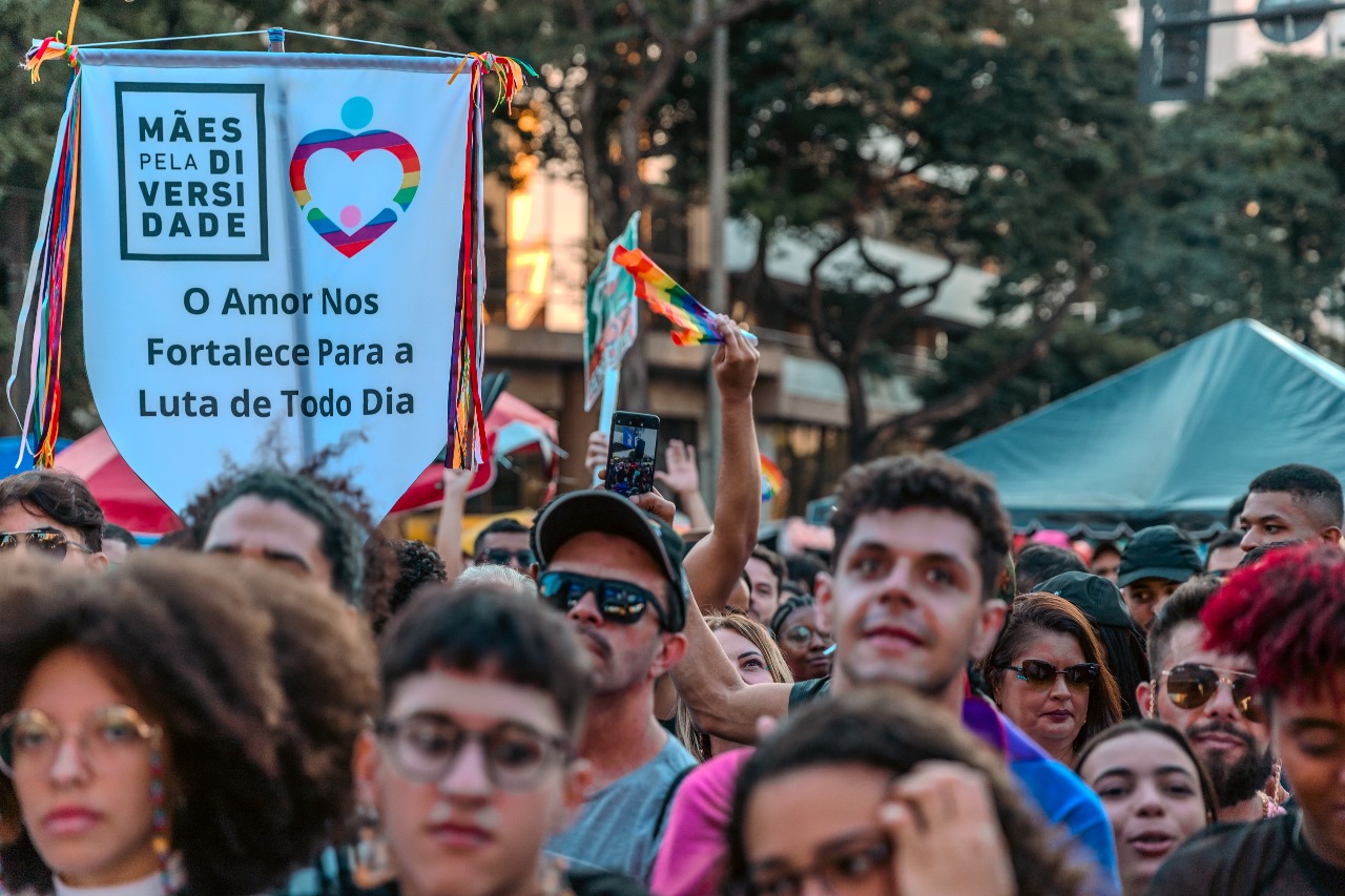 Parada LGBTQIAPN+ leva milhares de pessoas para as ruas de Belo Horizonte em Ato de Orgulho e Resistência 6