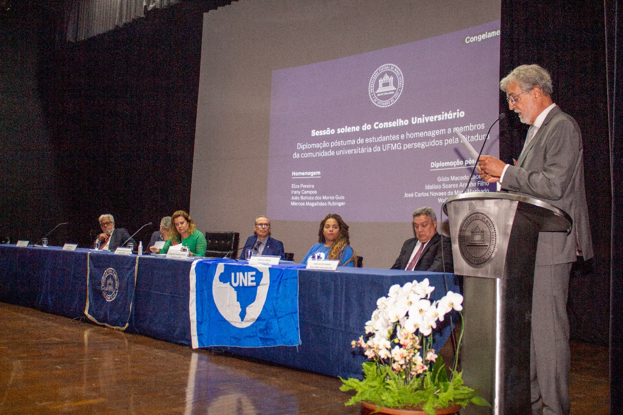 IRANY CAMPOS E ELZA PEREIRA, TAE DA UFMG, SÃO HOMENAGEADOS POR SUA LUTA CONTRA A DITADURA PELO CONSELHO UNIVERSITÁRIO 4