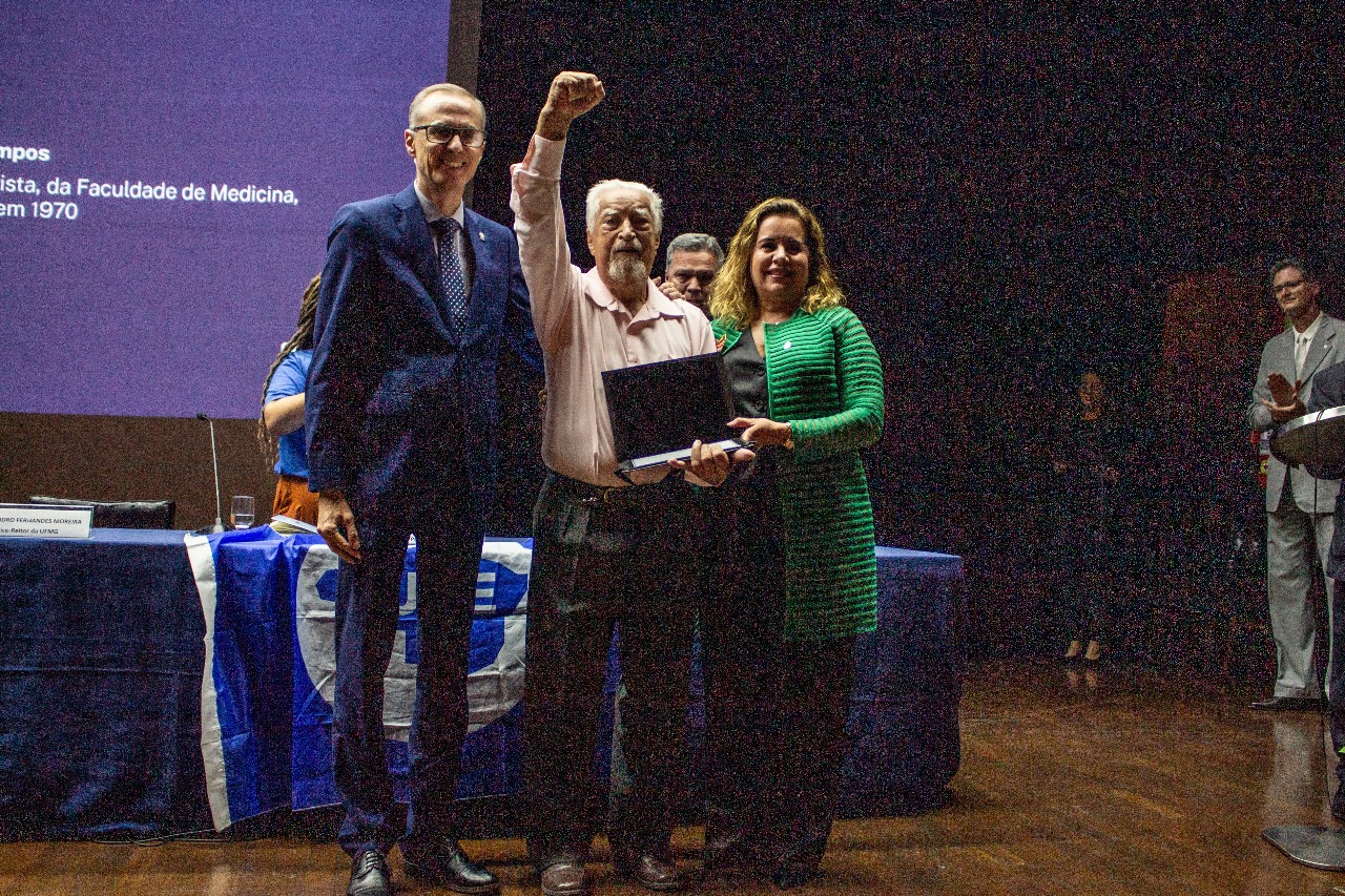 IRANY CAMPOS E ELZA PEREIRA, TAE DA UFMG, SÃO HOMENAGEADOS POR SUA LUTA CONTRA A DITADURA PELO CONSELHO UNIVERSITÁRIO 2